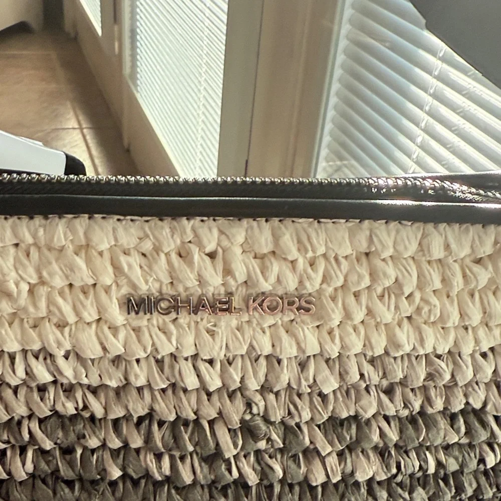 Michael Kors Jet Set travel Black and White Crossbody Bag - Picture 2 of 11